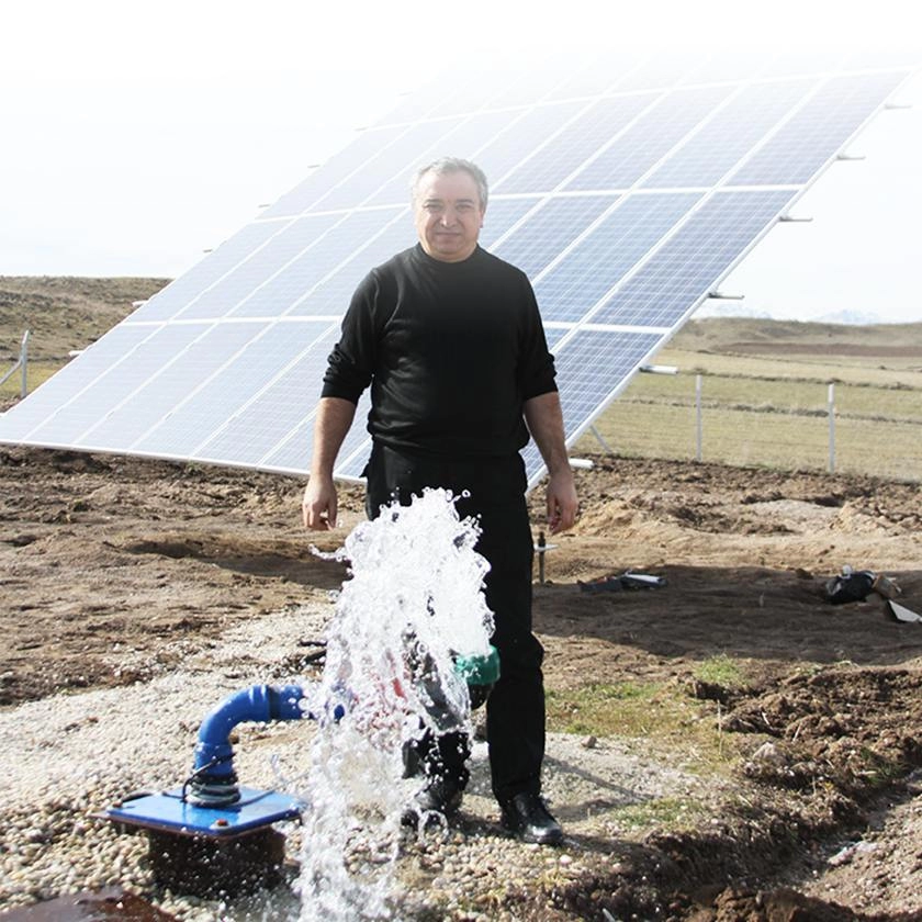 Deep well submersible solar water pump system for agriculture