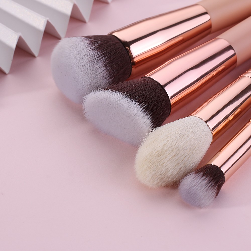 flat rounded makeup brush