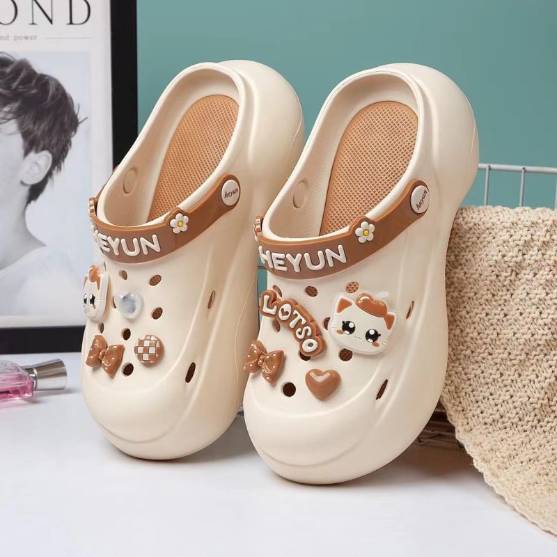 Thick Outsole Fashionable Garden Shoes With Accessories